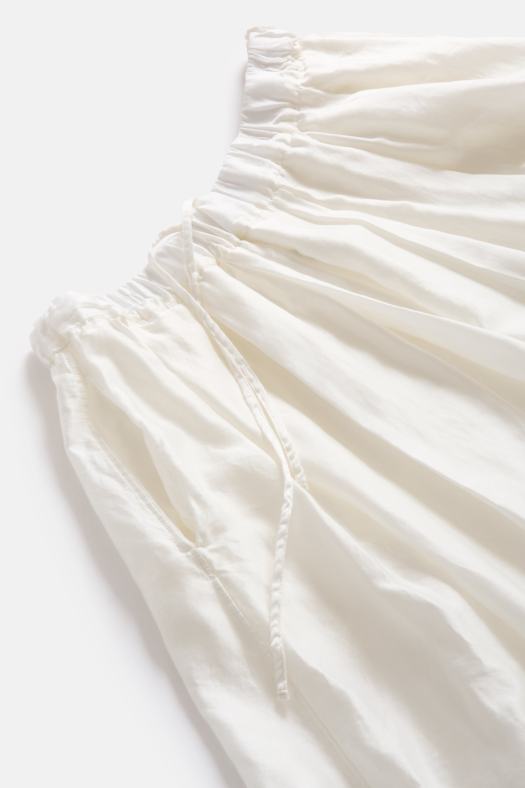 Milk Pleated Long Skirt Sc