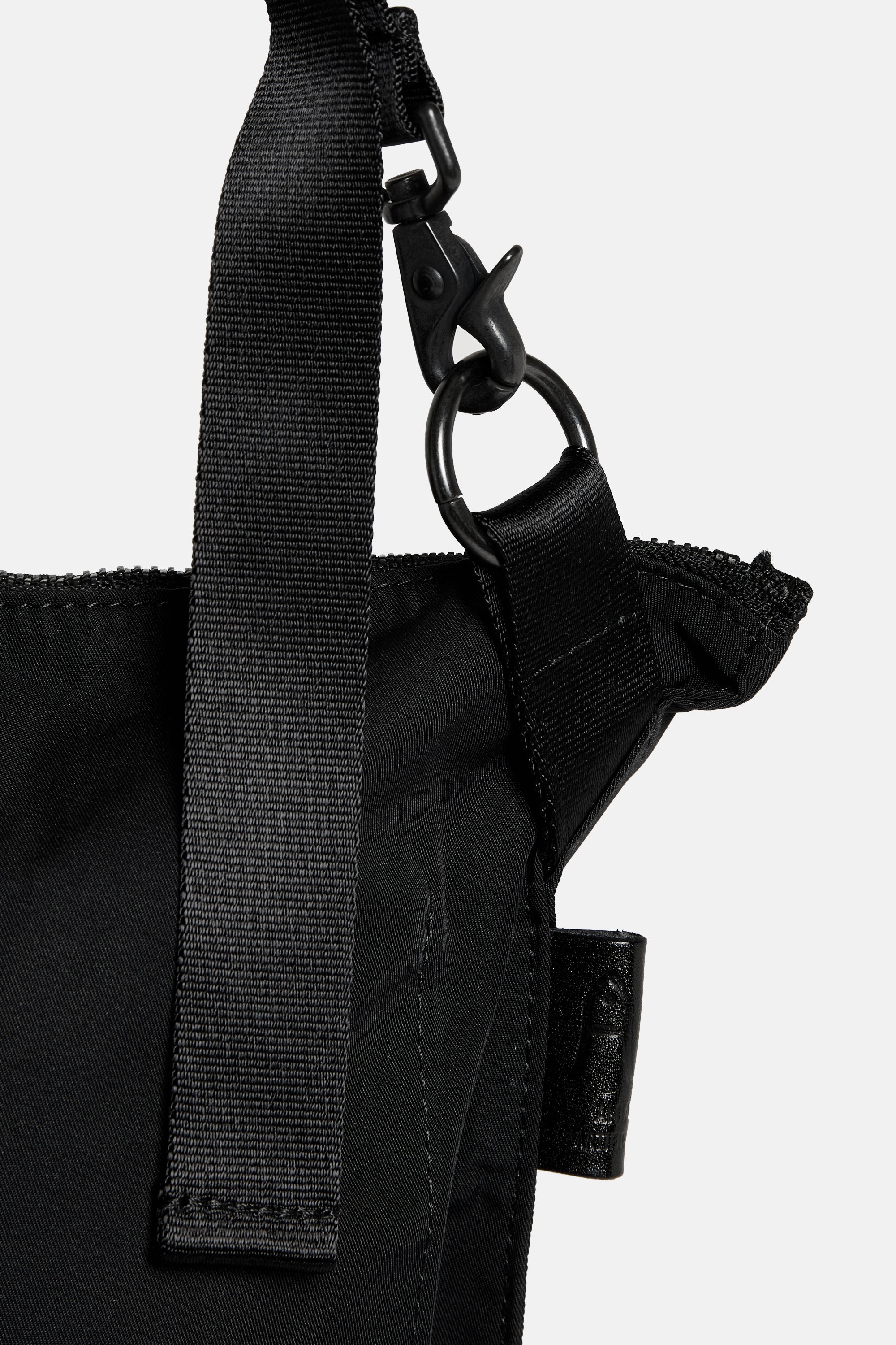 Black Gabardine Flat Shoulder M