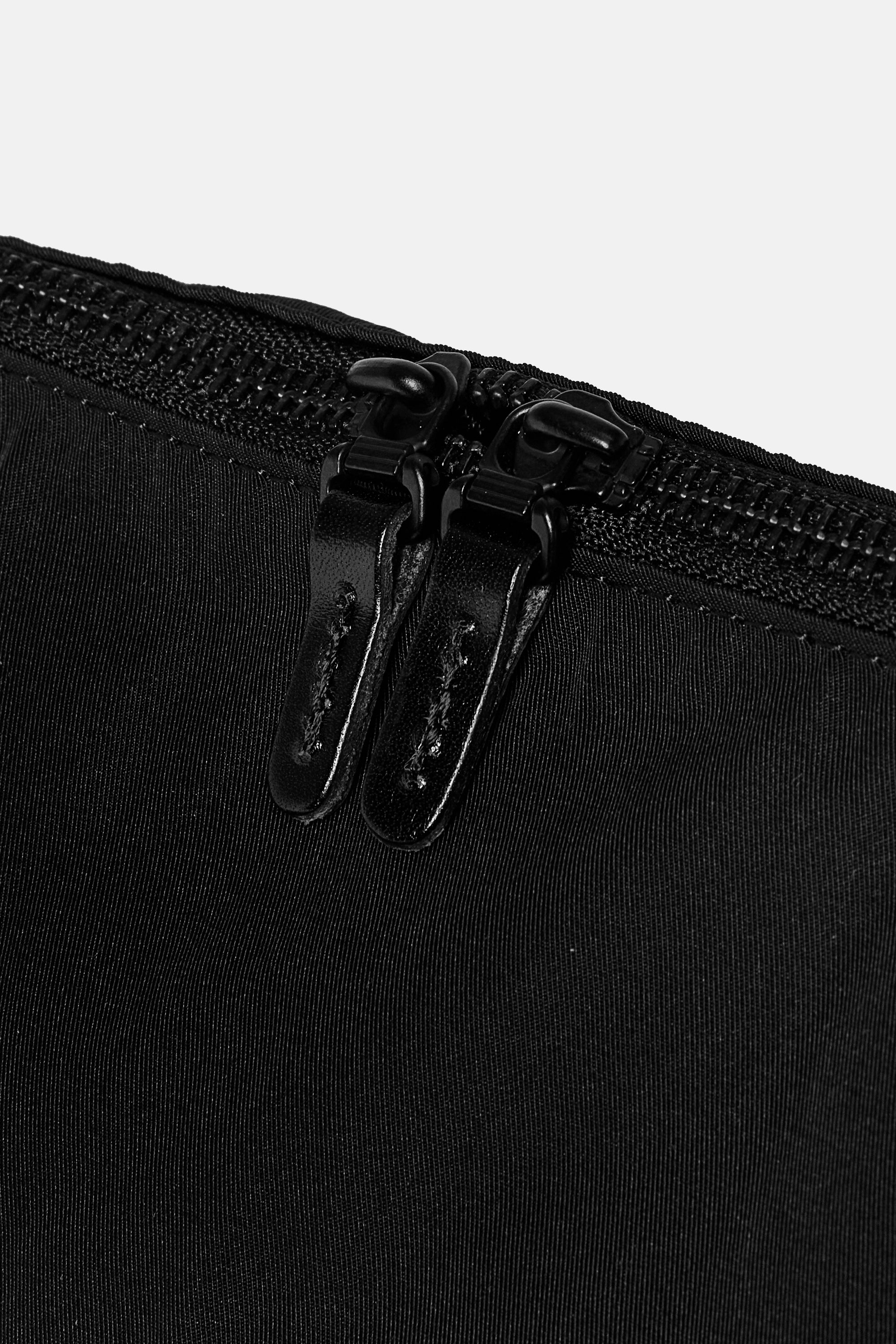Black Gabardine Flat Shoulder M