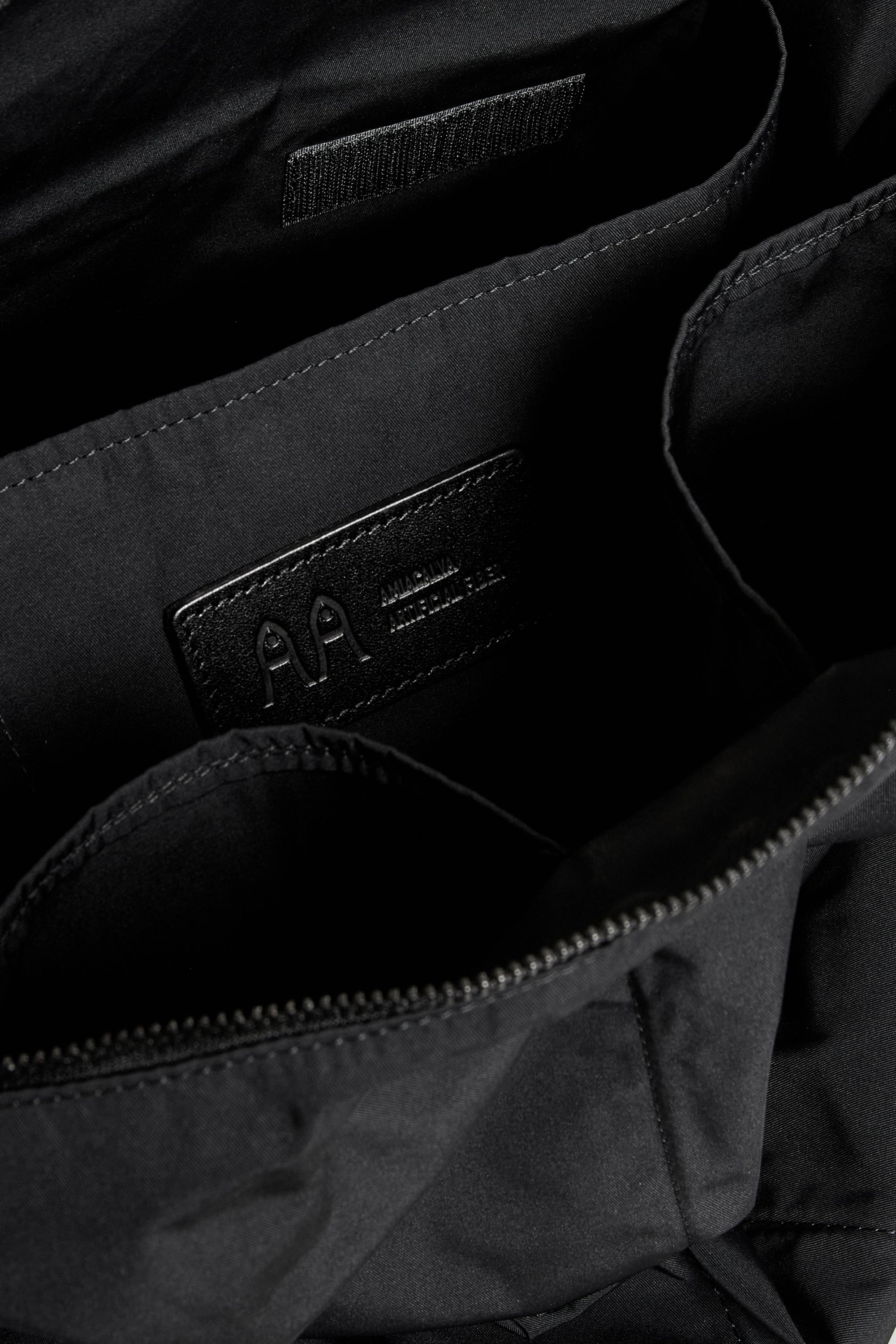 Black Gabardine Flat Shoulder M