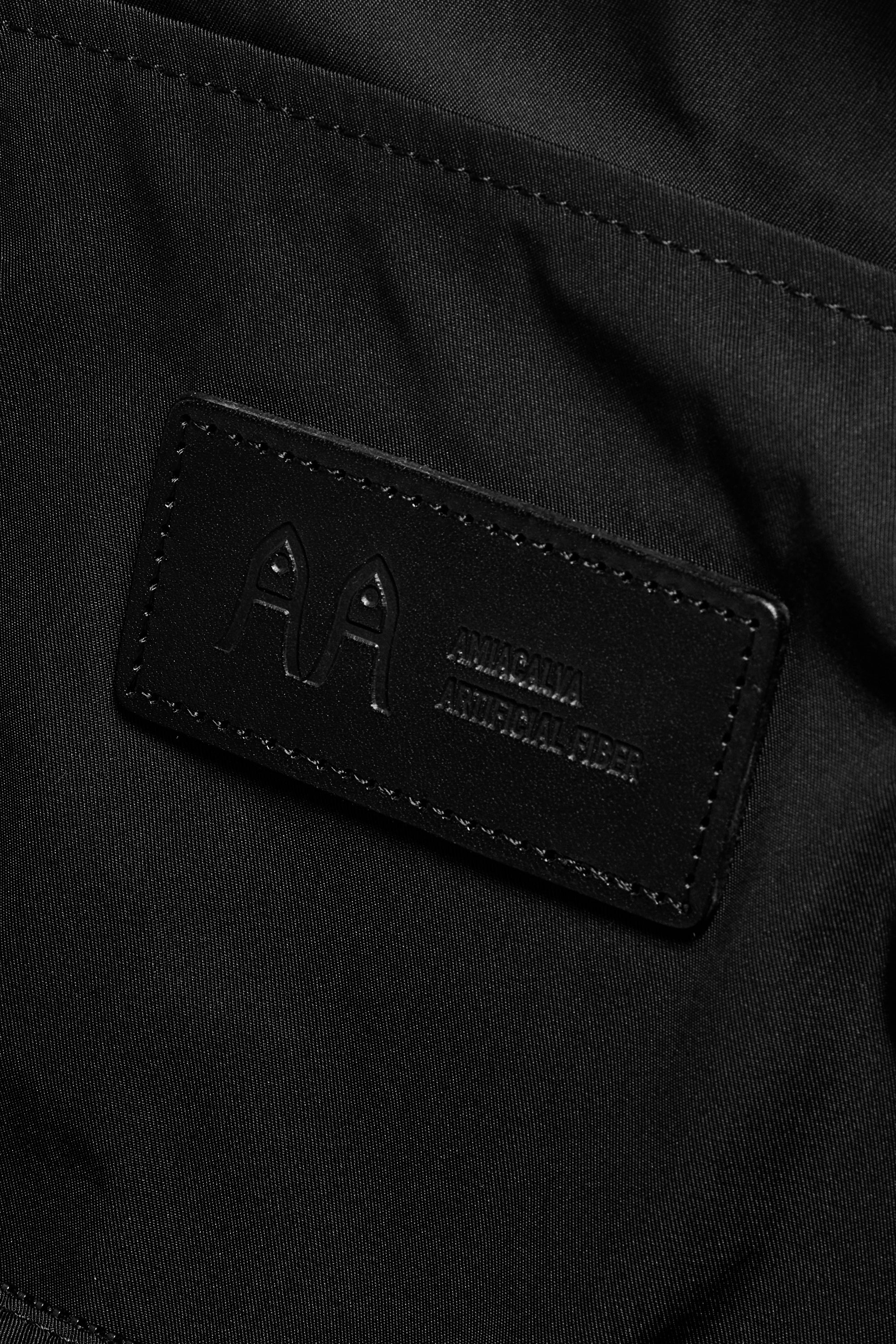 Black Gabardine Flat Shoulder M