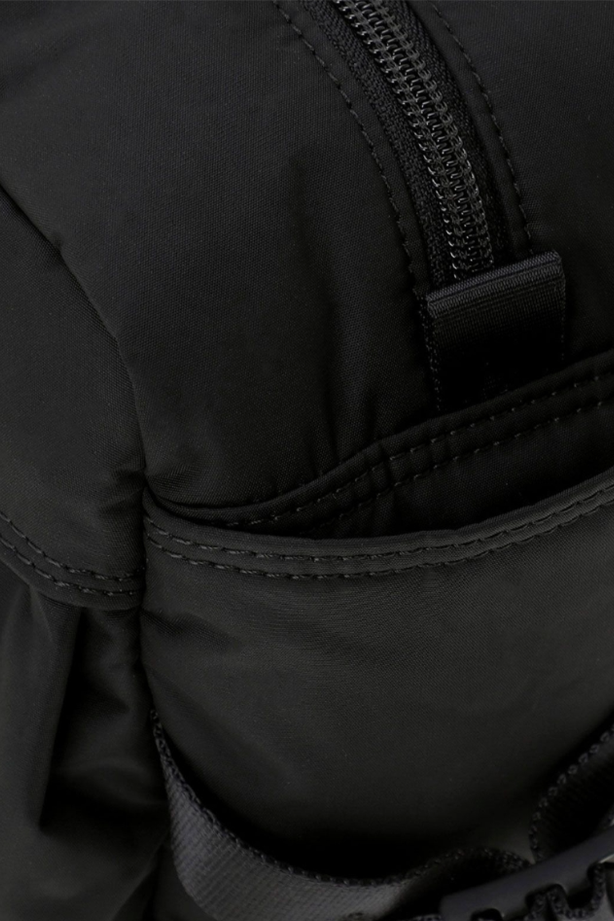 Black Senses Shoulder Pack