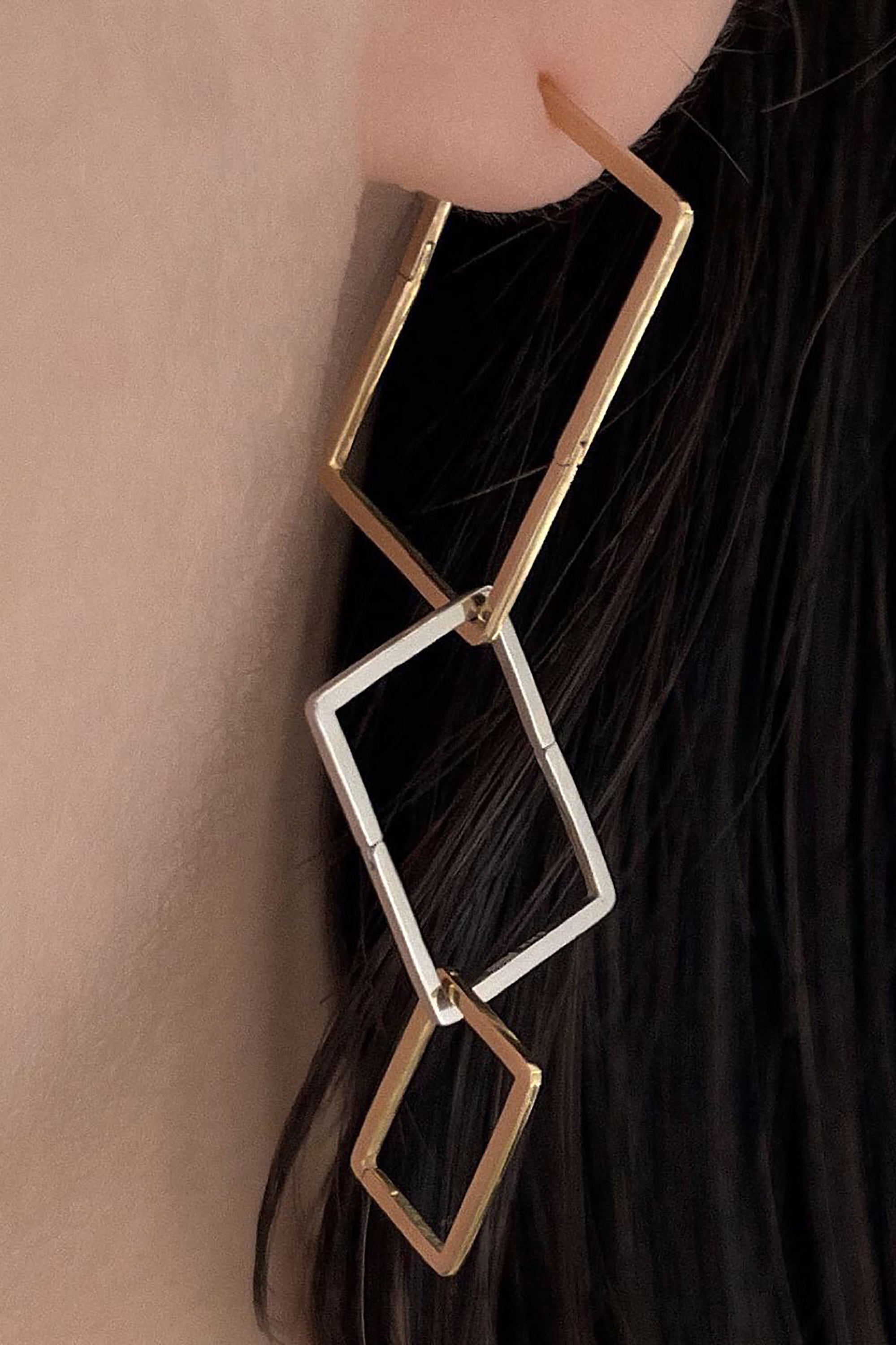 Gold Form Earring 15(02)