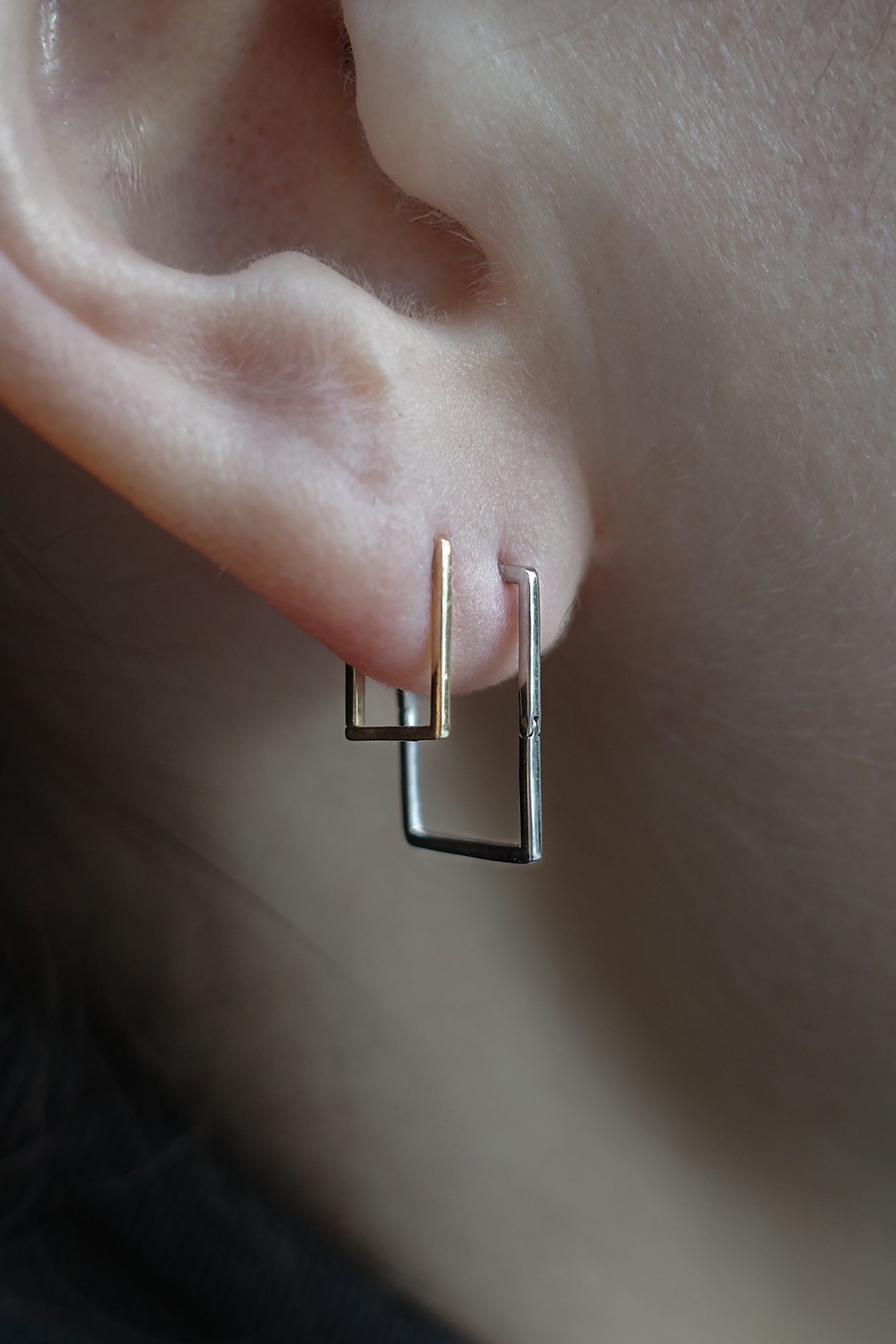 Gold Form Earring 10(02)