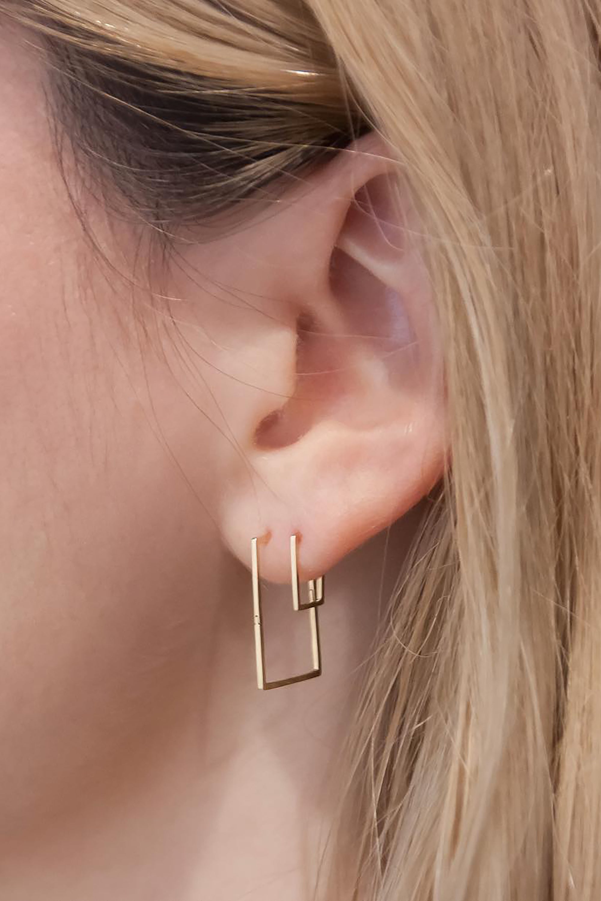 Gold Form Earring 10(02)